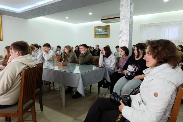 Mládež u Matky Boží v Medžugorji