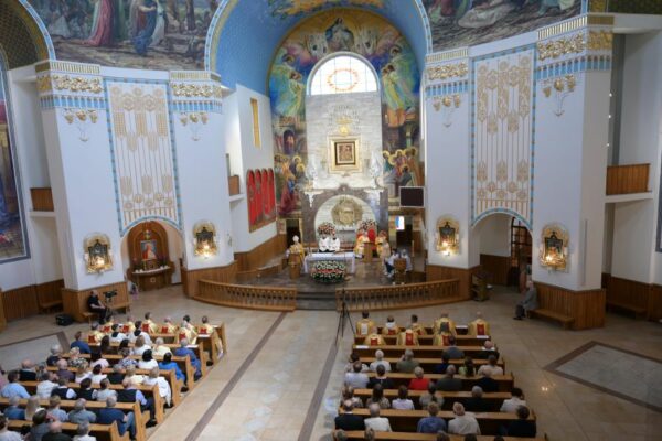 50 let služby pallotinů ve Svatyni Matky Boží Smíření v Hodyszewě